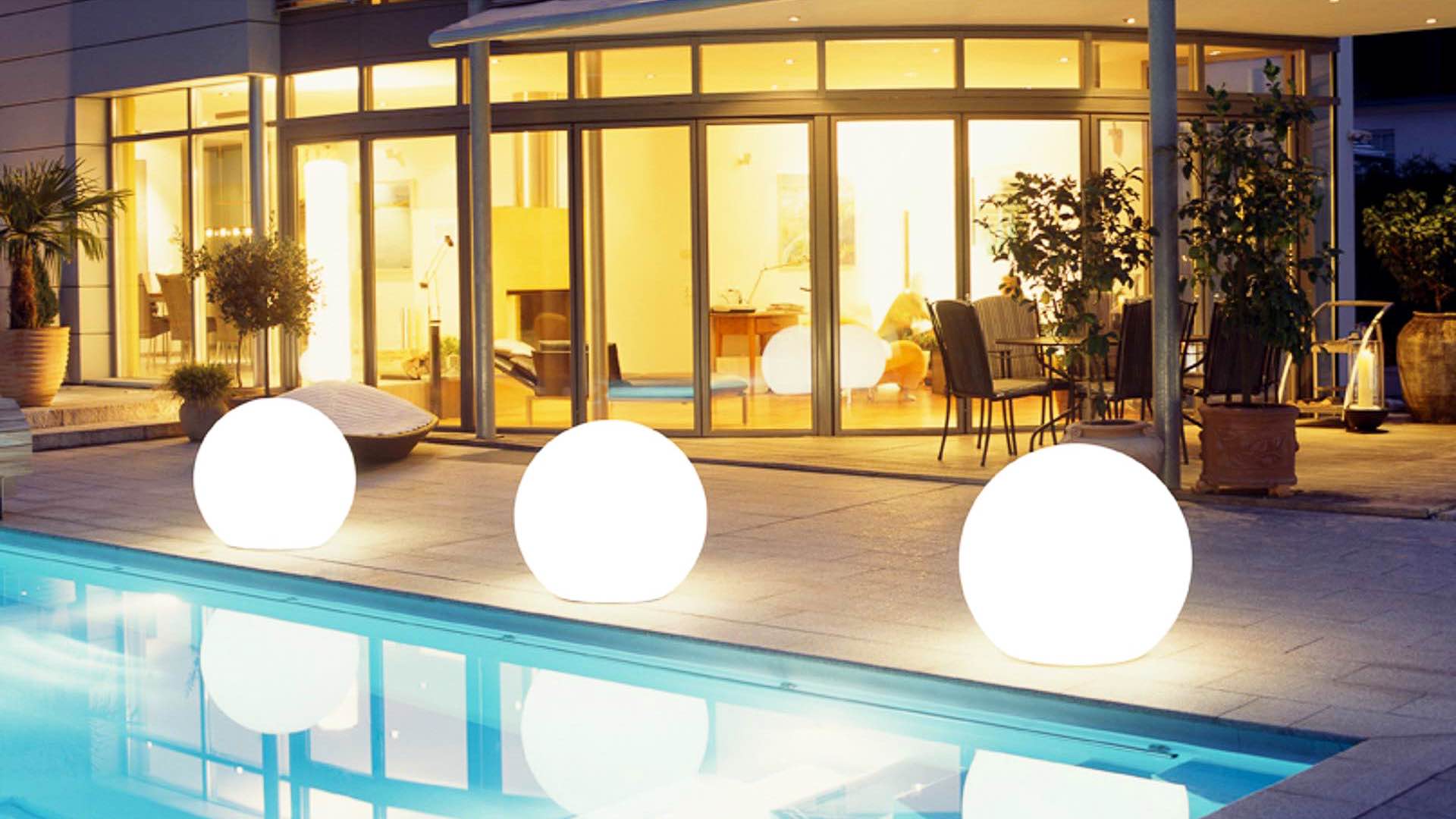 Moonlight Leuchten Design am Pool